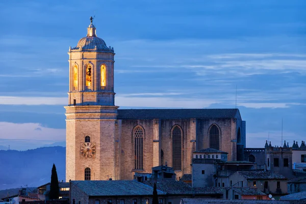 Catedral de Girona al anochecer en España — Foto de Stock