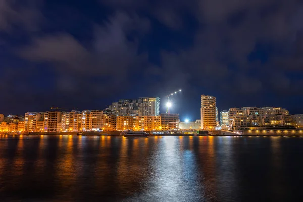 Sliema Town na Maltě v noci — Stock fotografie