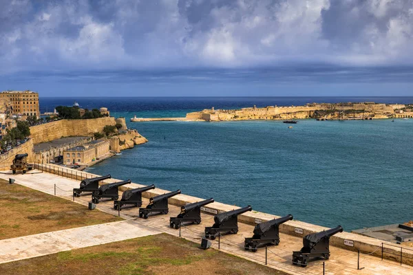 Valletta Selamlama Bataryası ve Grand Harbour — Stok fotoğraf