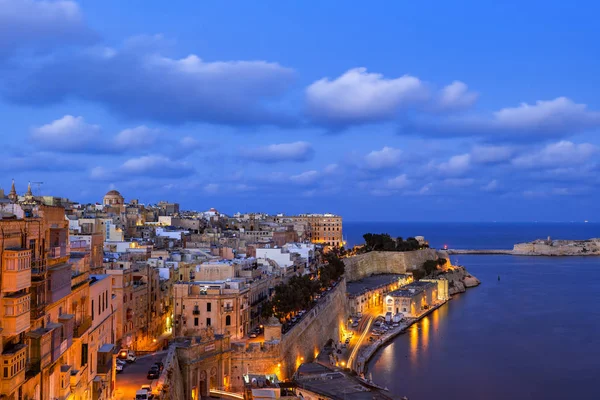 Kvällstid i Valletta City på Malta — Stockfoto