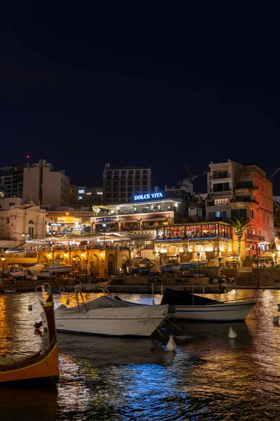 Paceville di notte a San Giuliano Malta — Foto Stock