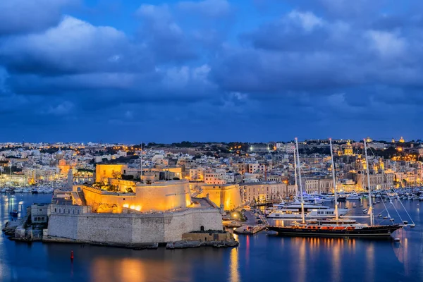 Malta 'daki Grand Harbour ve Birgu Şehri. — Stok fotoğraf