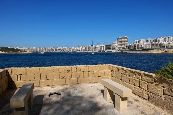 Malta 'daki Sea Terrace ve Sliema Town Skyline — Stok fotoğraf