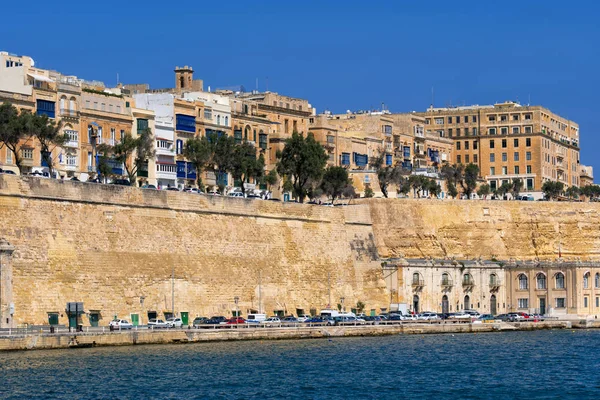Vallettas gamla stadsmur på Malta — Stockfoto
