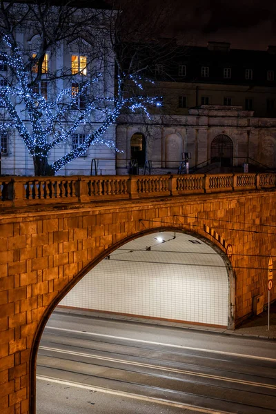 Tunnel di notte nella città di Varsavia — Foto Stock