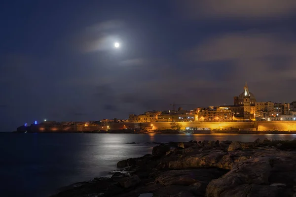 Valletta Skyline From Manoel Island At Night — 스톡 사진
