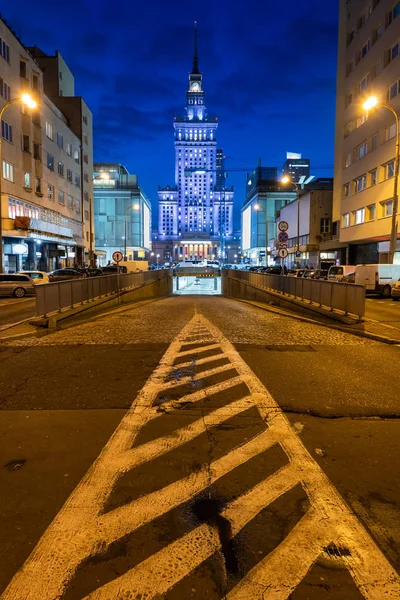 Street in Warsaw City Center éjjel — Stock Fotó