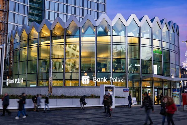 Rotunda Building of Pko Bank Polski in Warsaw at Dusk — Stock fotografie