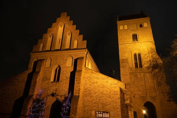 Iglesia de Santa María en Varsovia por la noche — Foto de Stock
