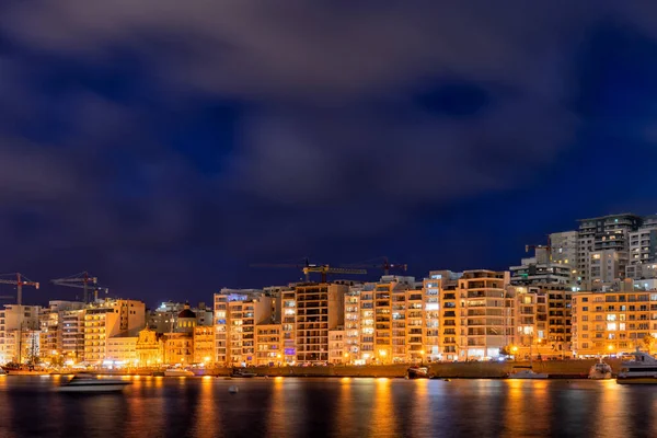 Sliema Ciudad Malta Por Noche Horizonte Residencial Con Edificios Apartamentos — Foto de Stock