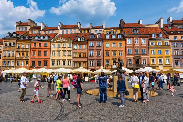 Varsóvia Polônia Maio 2019 Grupo Pessoas Locais Turistas Praça Mercado — Fotografia de Stock