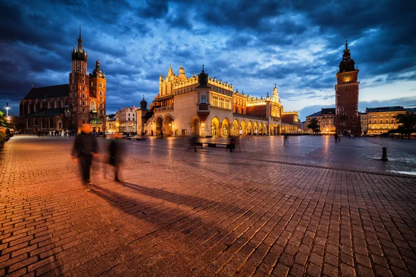 Вечер Главной Рыночной Площади Старом Городе Кракова Польше Базилика Святой — стоковое фото