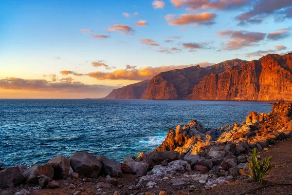 Zonsondergang Bij Kliffen Van Los Gigantes Reuzen Aan Atlantische Oceaan — Stockfoto