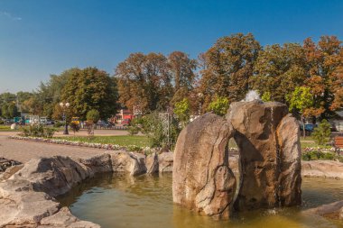 Borispol - Ukrayna, 16 Ağustos 2017: Merkezi Yönetim alanı pınarlarına yazında Borispol (Boryspil), Kiev region, Ukrayna