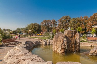 Borispol - Ukrayna, 16 Ağustos 2017: Merkezi Yönetim alanı pınarlarına yazında Borispol (Boryspil), Kiev region, Ukrayna