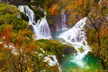 Sonbahar renkleri ve şelaleler, Plitvice Milli Parkı