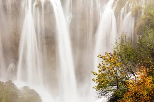 Cachoeiras de close-up do Parque Nacional Plitvice — Fotografia de Stock