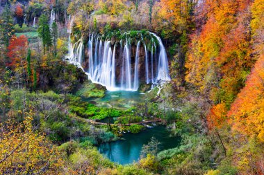 Sonbahar renkleri ve şelaleler, Plitvice Milli Parkı
