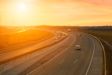 Otoyolda gün batımı