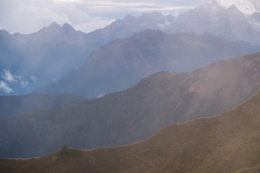 Dağ Dolomites katmanları