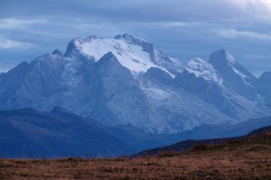 Dolomites, İtalya için Marmolada.