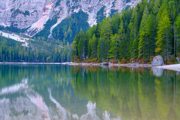 Braies Lake in Dolomites mountains — Stock Photo, Image