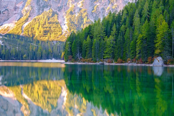 Braies Lake in Dolomites mountains — Stock Photo, Image