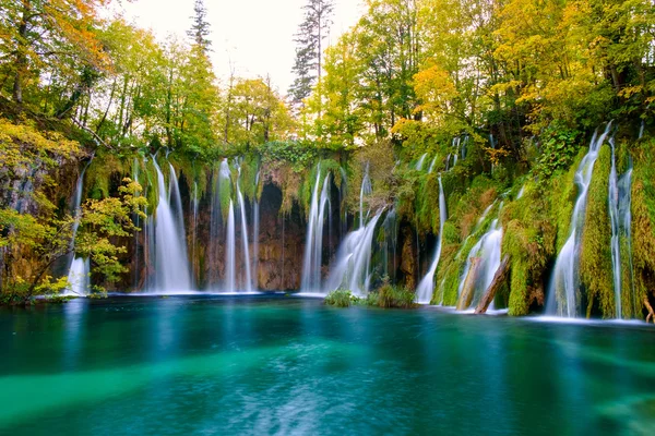 Wasserfälle im Plitvicer Nationalpark — Stockfoto