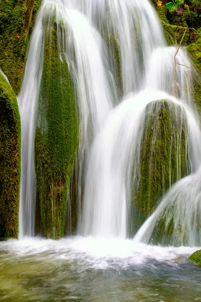 Pięknego wodospadu w parku narodowym Plitvice — Zdjęcie stockowe