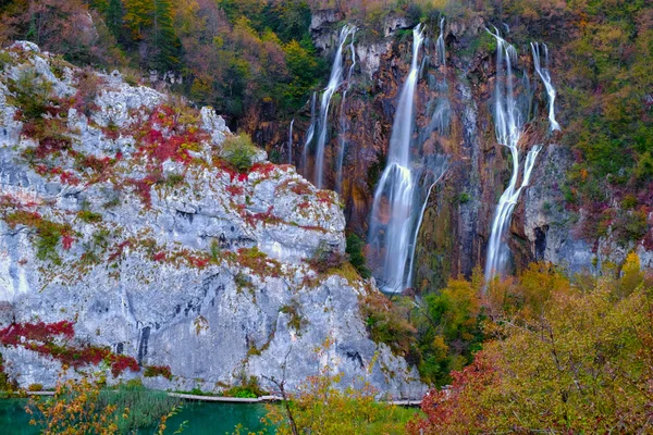 Podzimní barvy a vodopády Plitvice — Stock fotografie