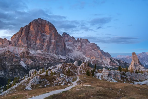 Hösten scen i Dolomiterna bergen — Stockfoto