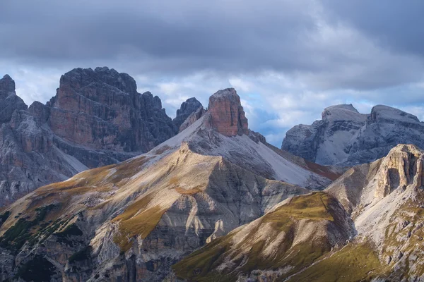Bergpanorama der Dolomiten — Stockfoto