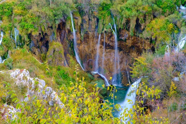 Vízesések a Plitvicei Nemzeti Park-Horvátország — Stock Fotó