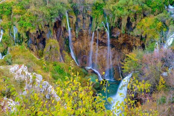 Watervallen van Plitvice Nationaal Park in Kroatië — Stockfoto