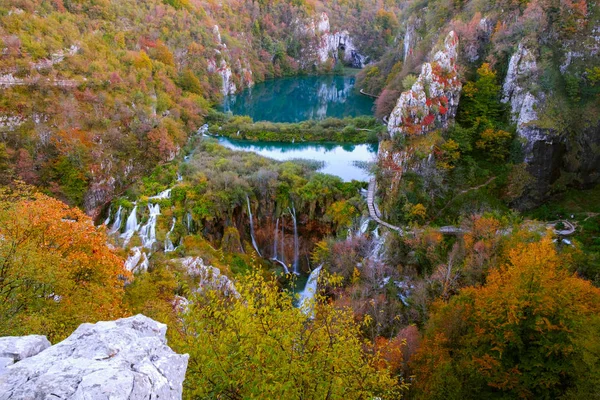 Couleurs et cascades Autum du Parc National de Plitvice — Photo