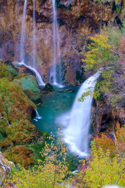 Couleurs et cascades Autum du Parc National de Plitvice — Photo