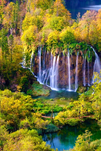 Vodopády v národním parku Plitvická v Chorvatsku — Stock fotografie