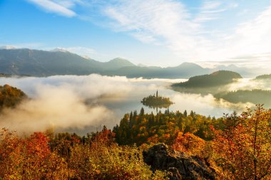 Lake Bled Ojstrica bakış açısıyla güneş doğarken