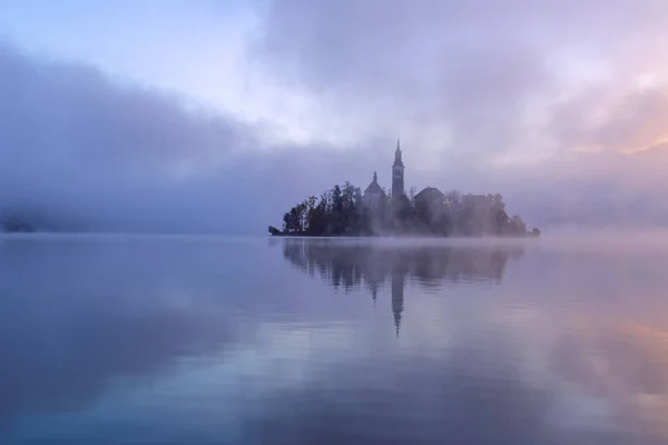 Misty morning in lake Bled — Stock Photo, Image