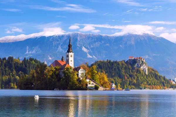 Ausgeblutet mit See, Slowenien — Stockfoto