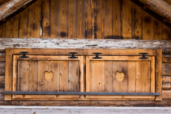 Una típica ventana de granja de madera —  Fotos de Stock