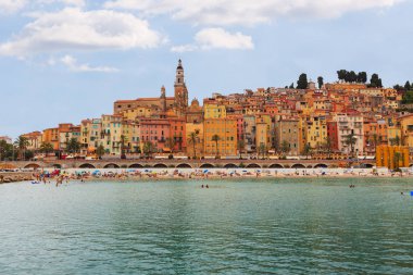 renkli eski şehir Menton Fransız Rivierası'nda