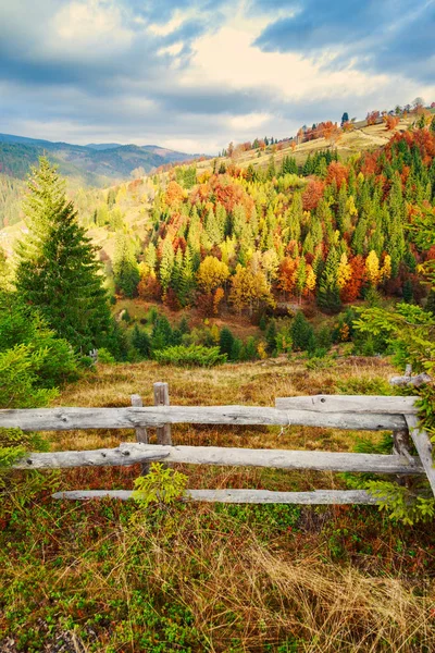 Colorful autumn landscape scene with fence in Transylvania — Stock Photo, Image