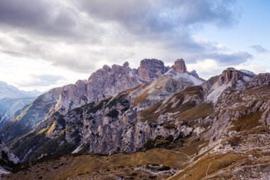 Dolomites bulutlu Dağları Panoraması