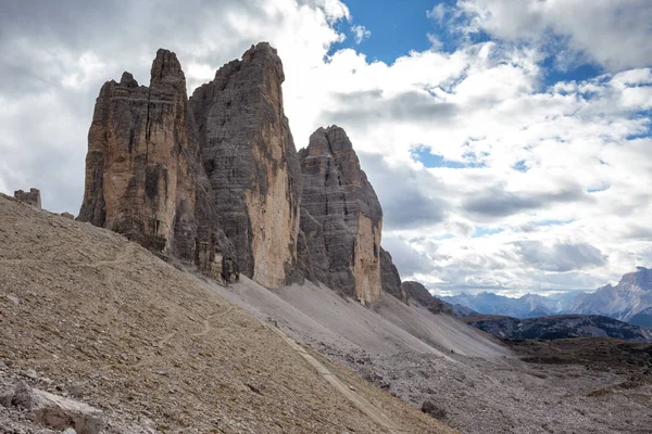 Tre Cime di Lavaredo "Drei Zinnen" en los Alpes Dolomitas — Foto de Stock