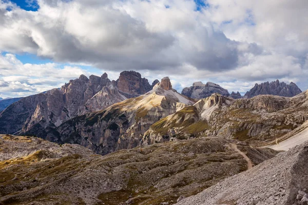 Panorama gór w Dolomitach z chmury — Zdjęcie stockowe