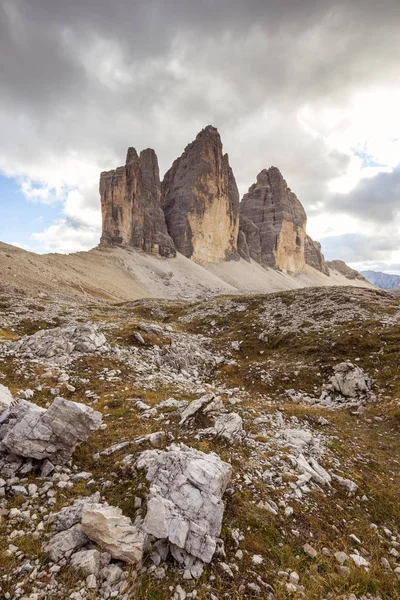 Tre Cime di Lavaredo "Drei Zinnen" en los Alpes Dolomitas — Foto de Stock
