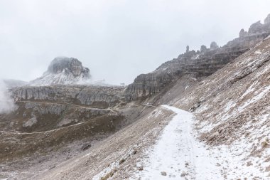 Dolomitler dağ manzarası, Tre Cime Di Lavaredo