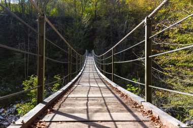 Soca Nehri üzerinde eski ahşap köprü