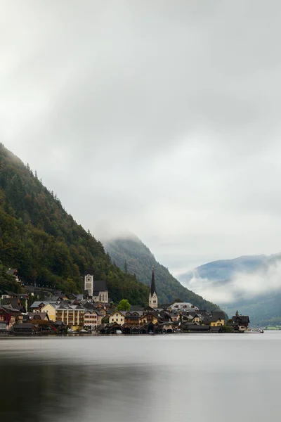 Pequena aldeia famosa Hallstatt em austríaco — Fotografia de Stock